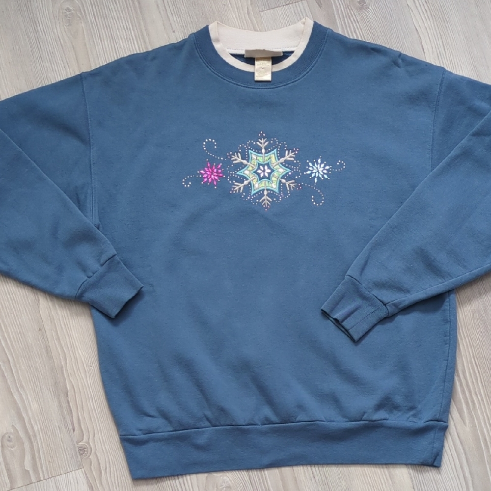 Snowflake Winter Christmas Sweater Crew Neck L Simple Minimalist Lightly Worn
